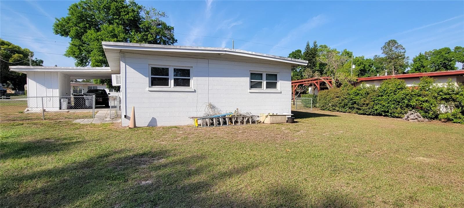 1540 Avenue C NE photo 3