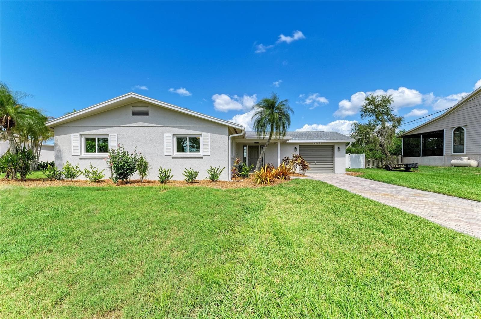 4412 Dolphin Ln photo 3
