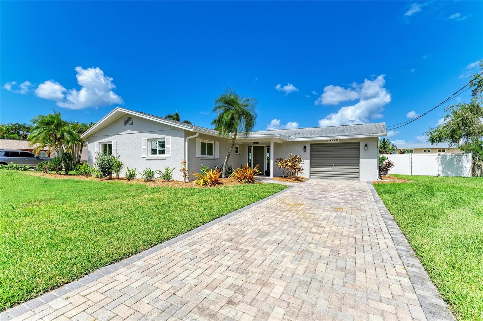 4412 Dolphin Ln photo 4