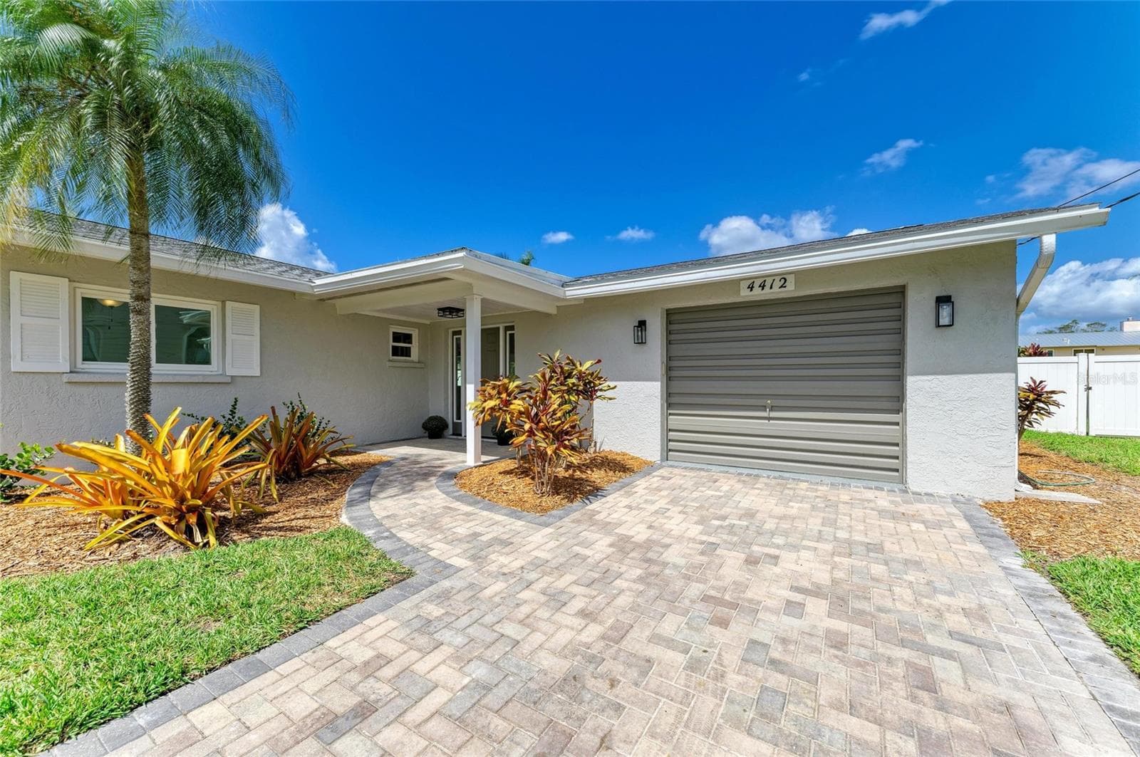 4412 Dolphin Ln photo 5