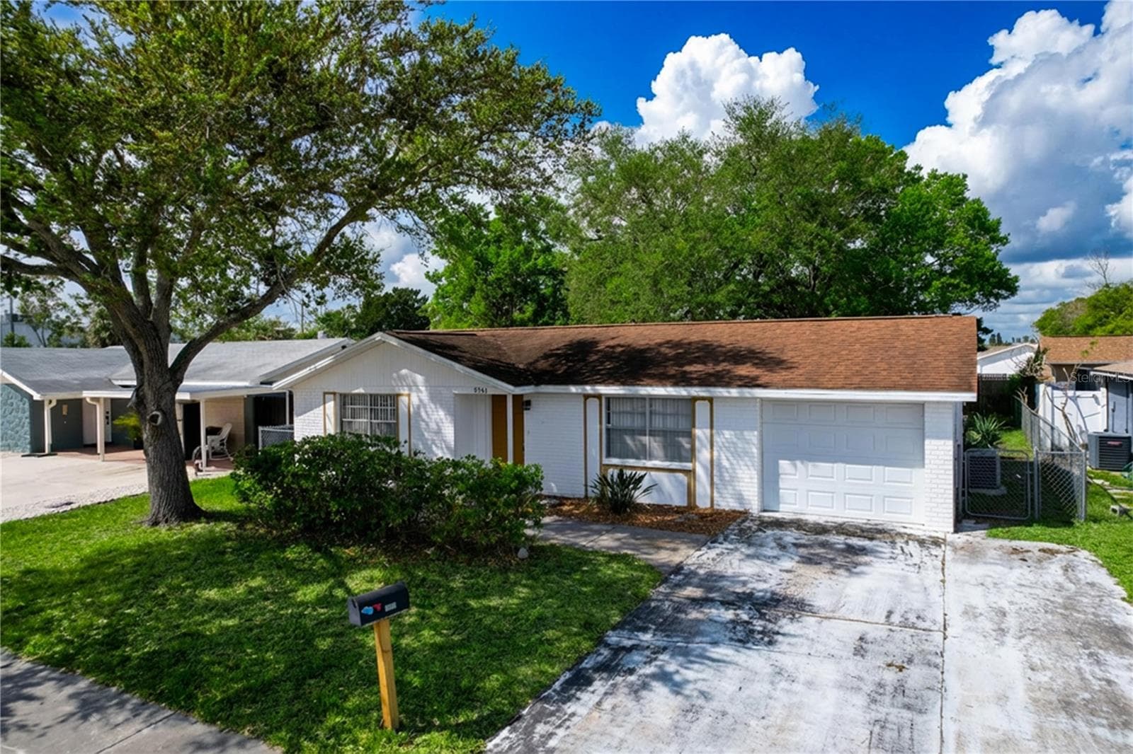 9741 Lamantin Dr photo 2
