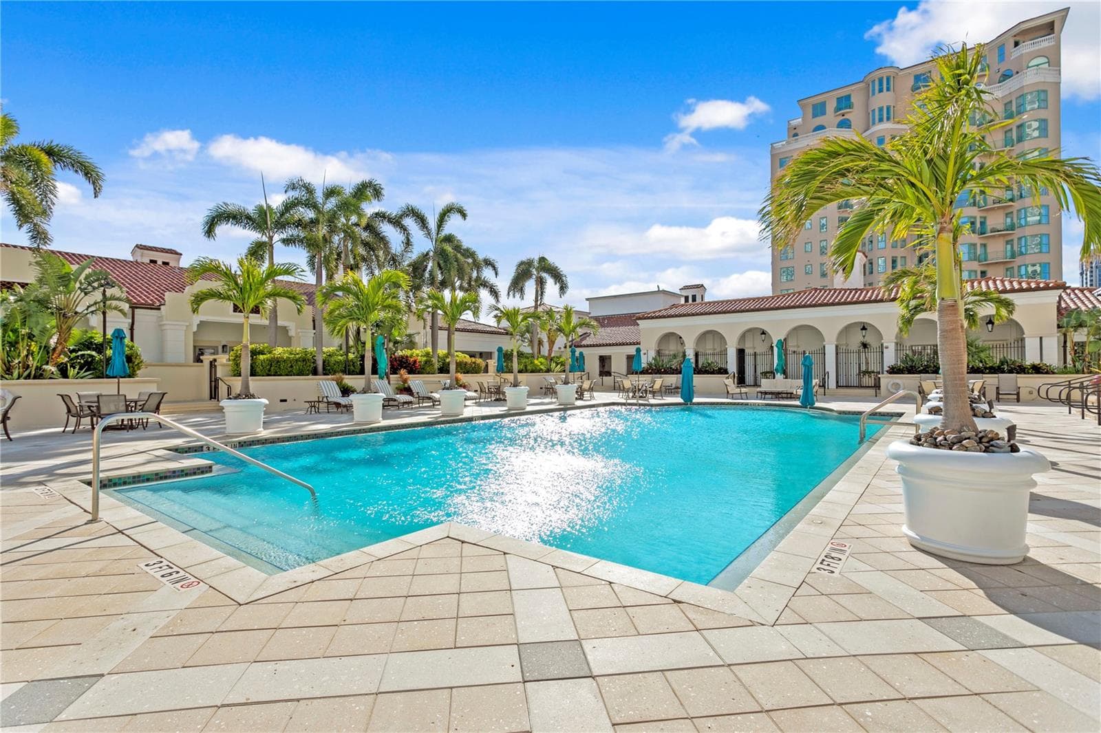 300 Beach Dr NE #1201 photo 2