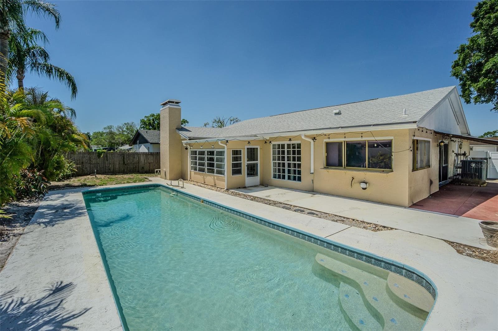 7348 Brookview Cir photo 2