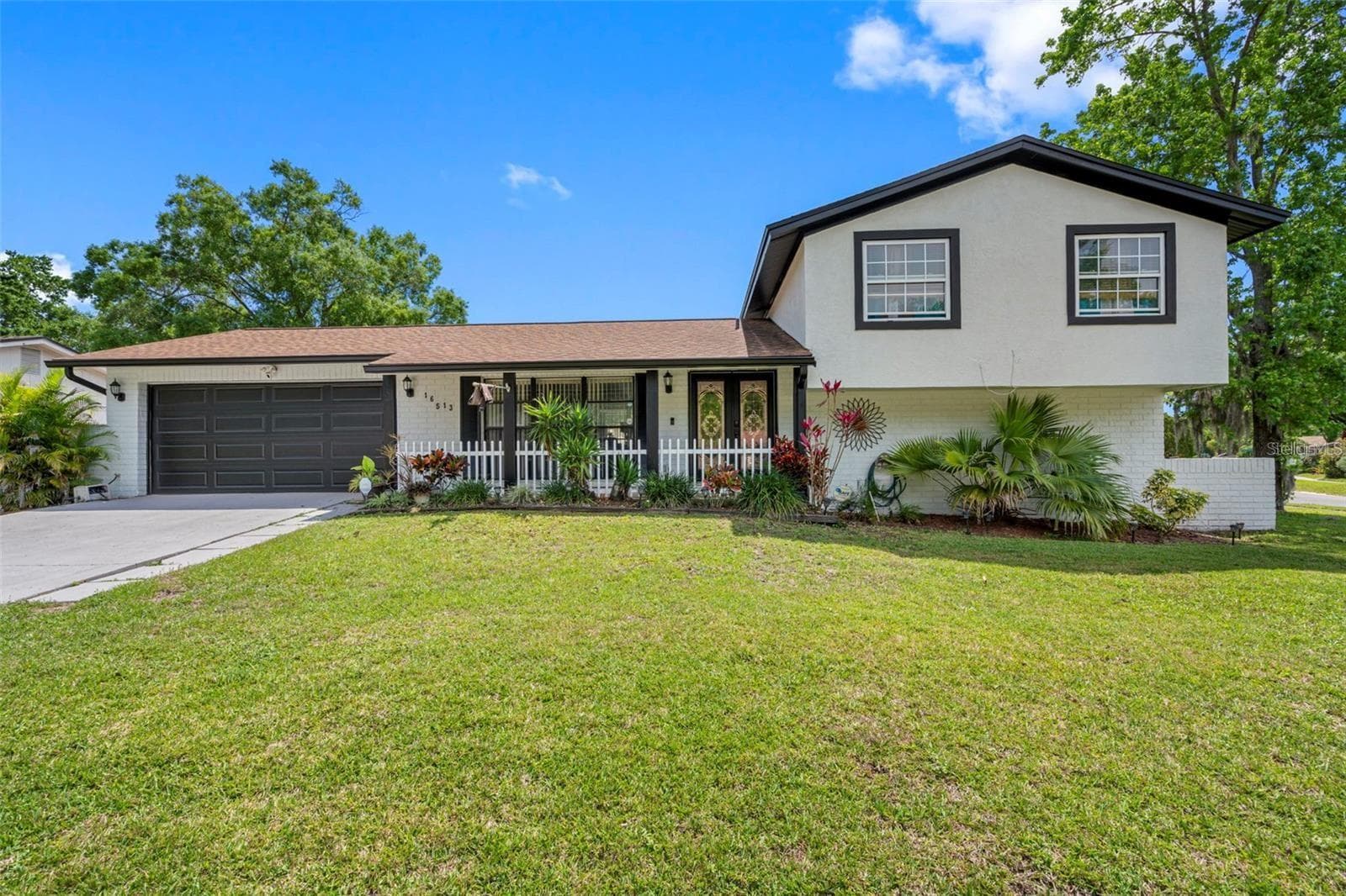 16513 Silverhill Dr photo 3