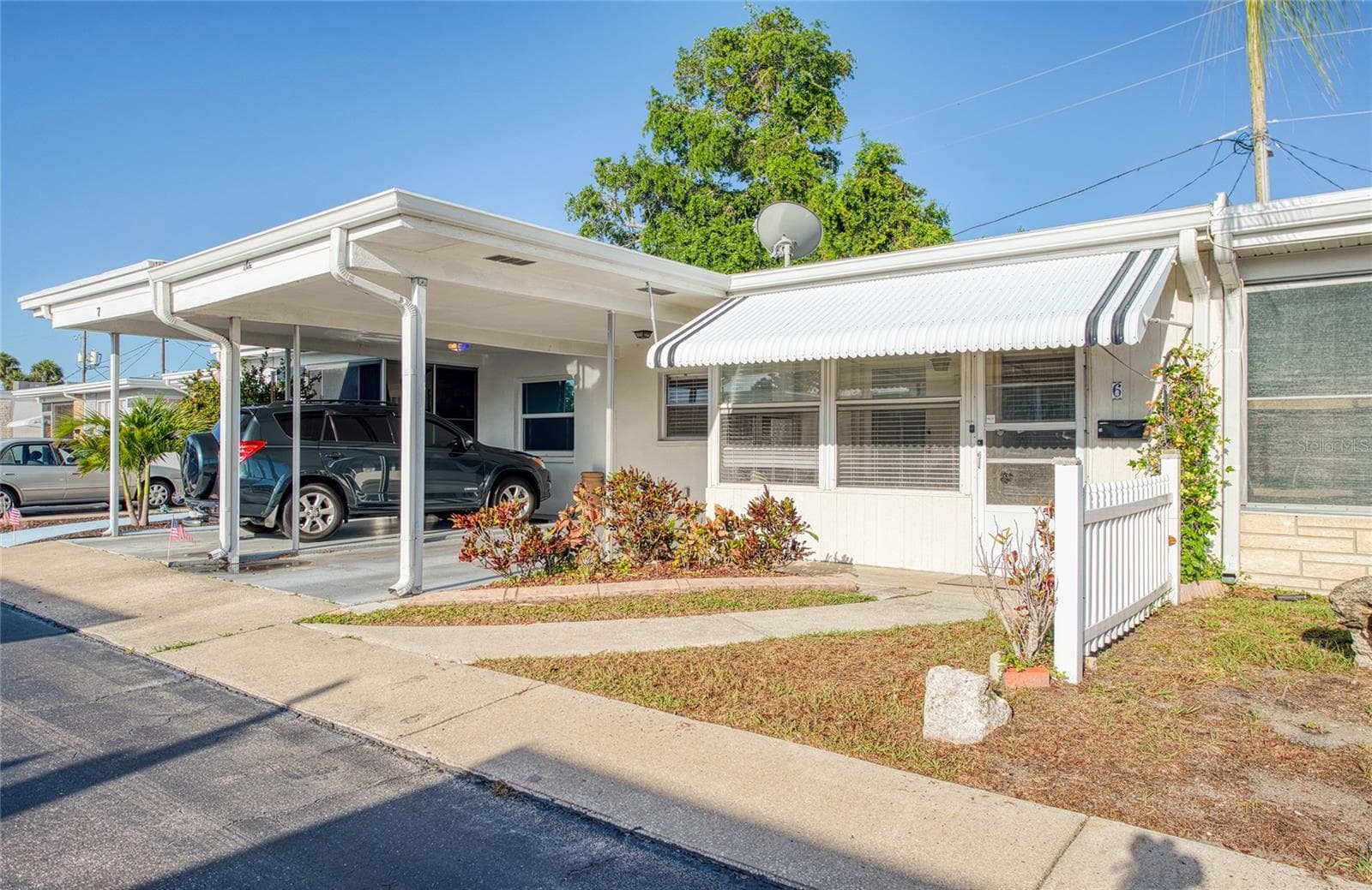 13940 Anona Heights Dr #6 photo 3