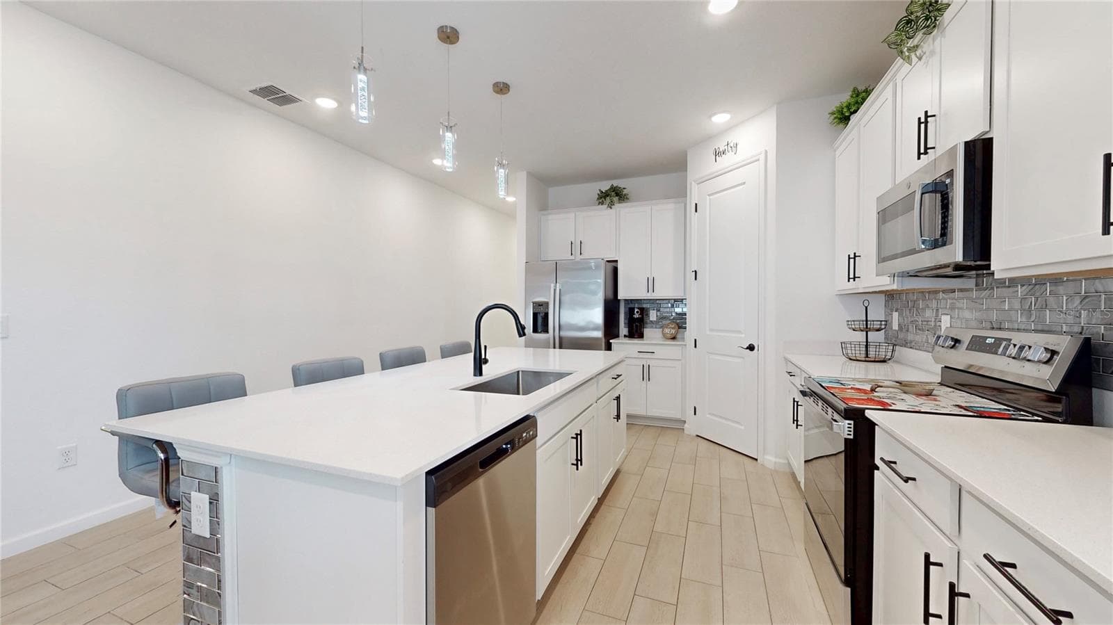 2303 Jagger Ln photo 2