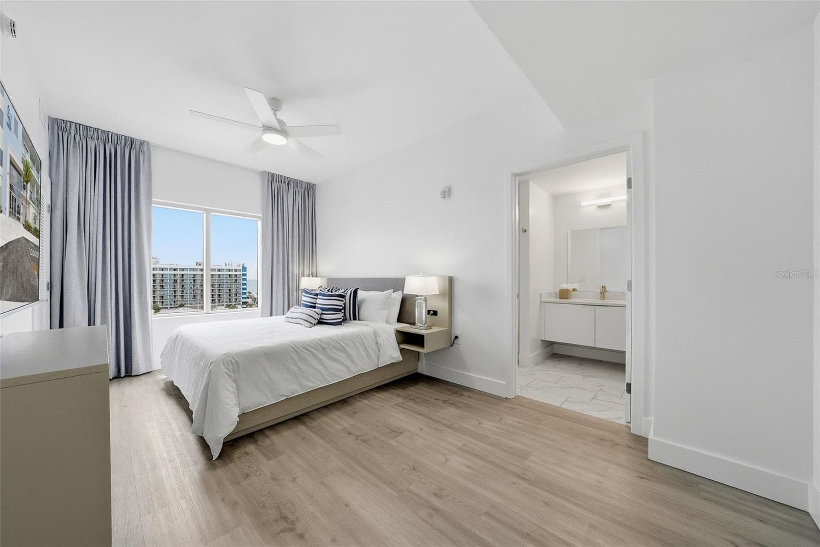 411 E Shore Dr #502 photo 4
