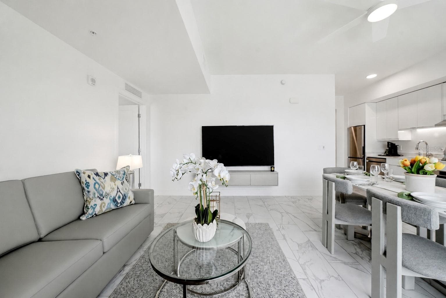411 E Shore Dr #205 photo 3