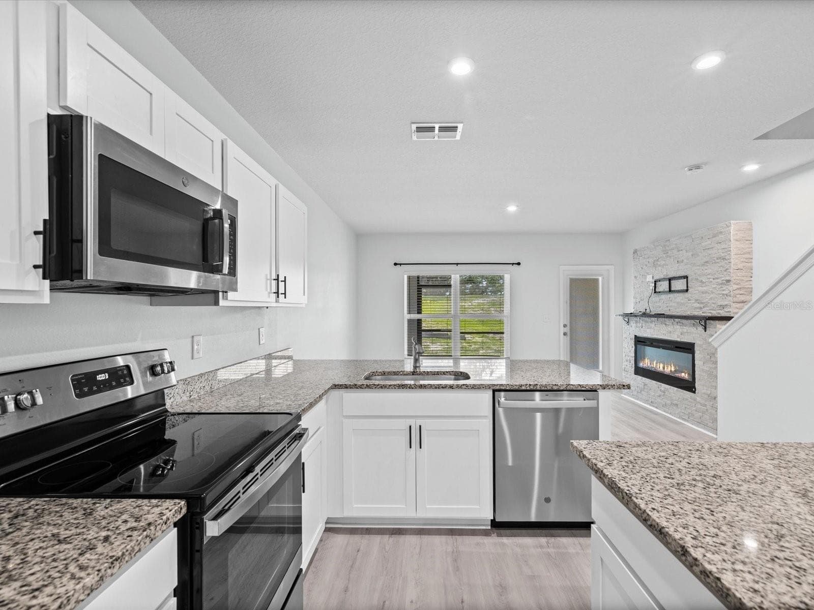 3154 Victoria Inlet Dr photo 2