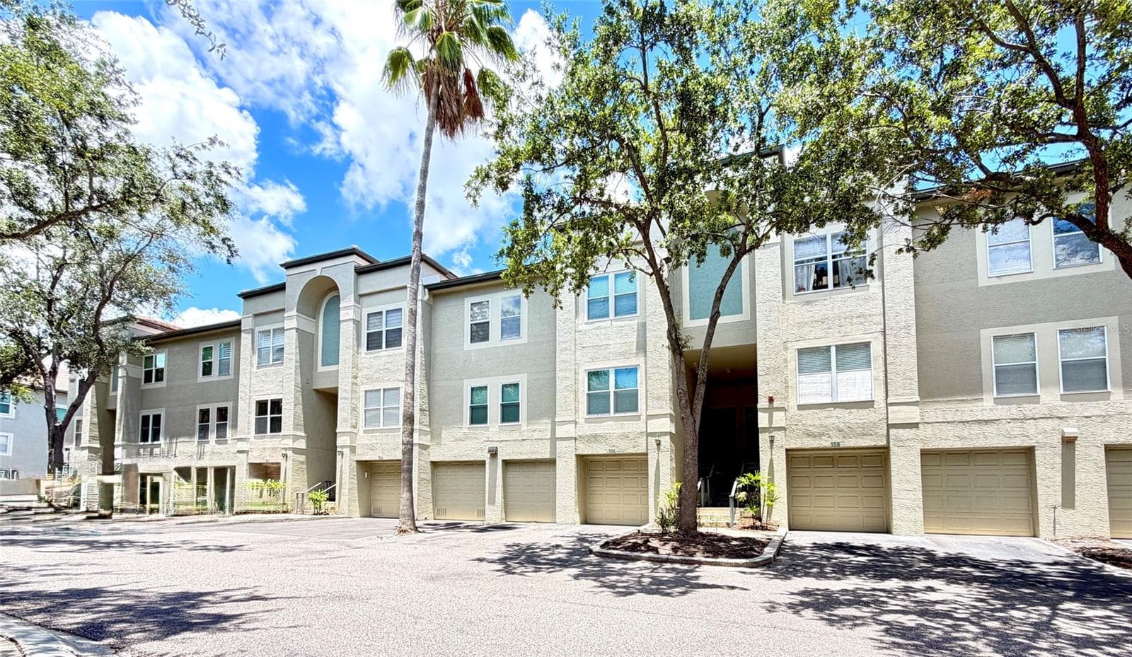 724 Coral Reef Dr photo 3