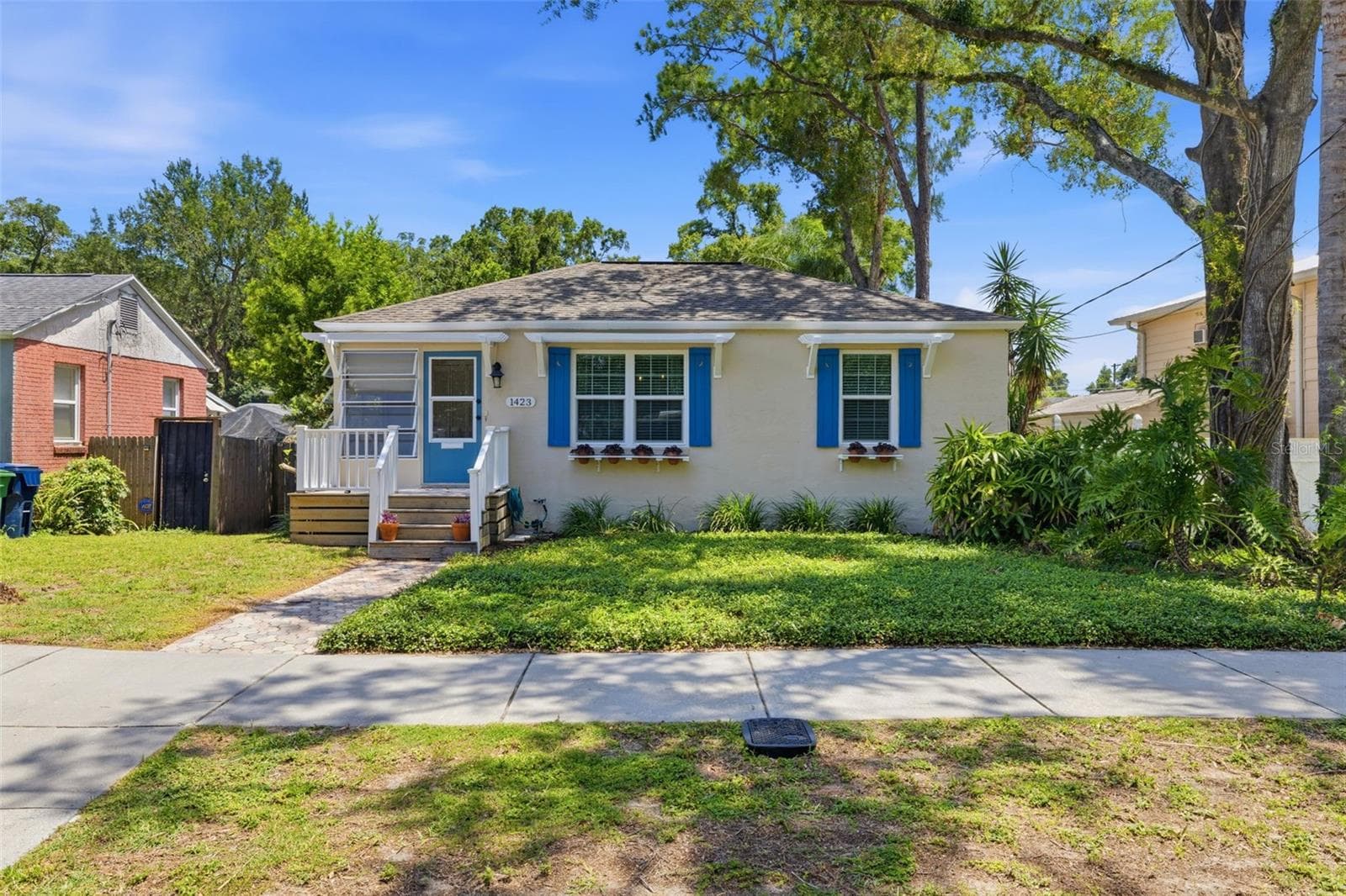 1423 E Henry Ave photo 2