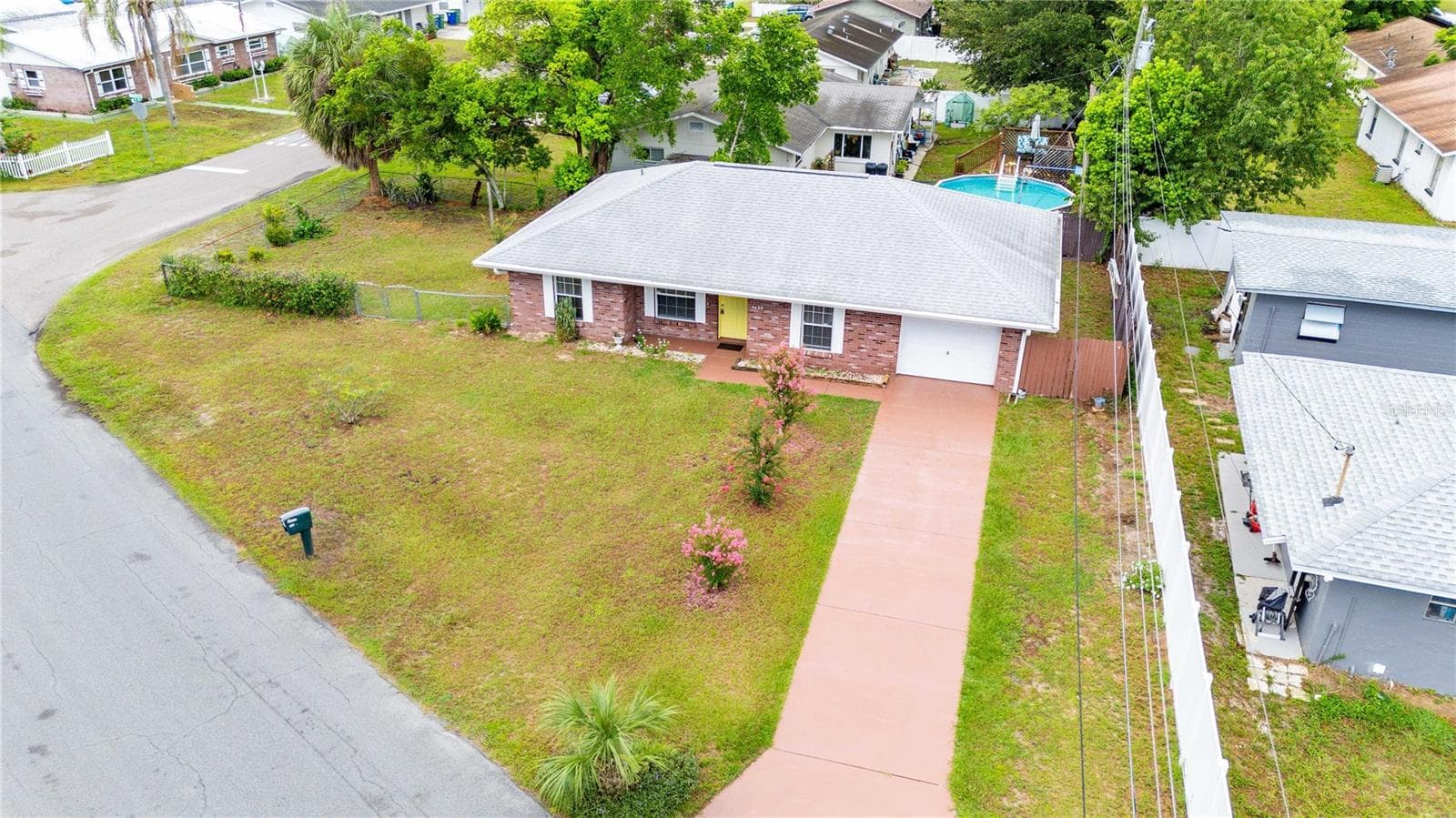 5435 Tangerine Dr photo 2