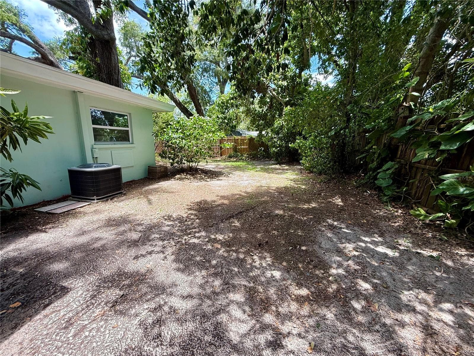 677 Oakwood Dr photo 5