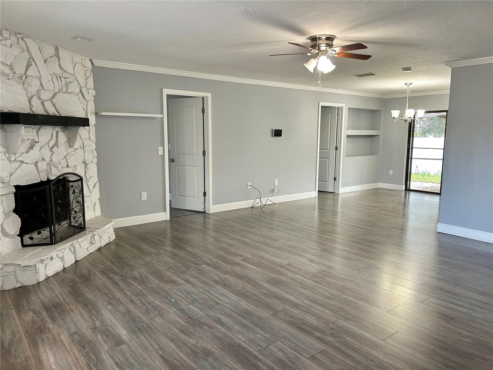 4633 Brooksdale Dr photo 5