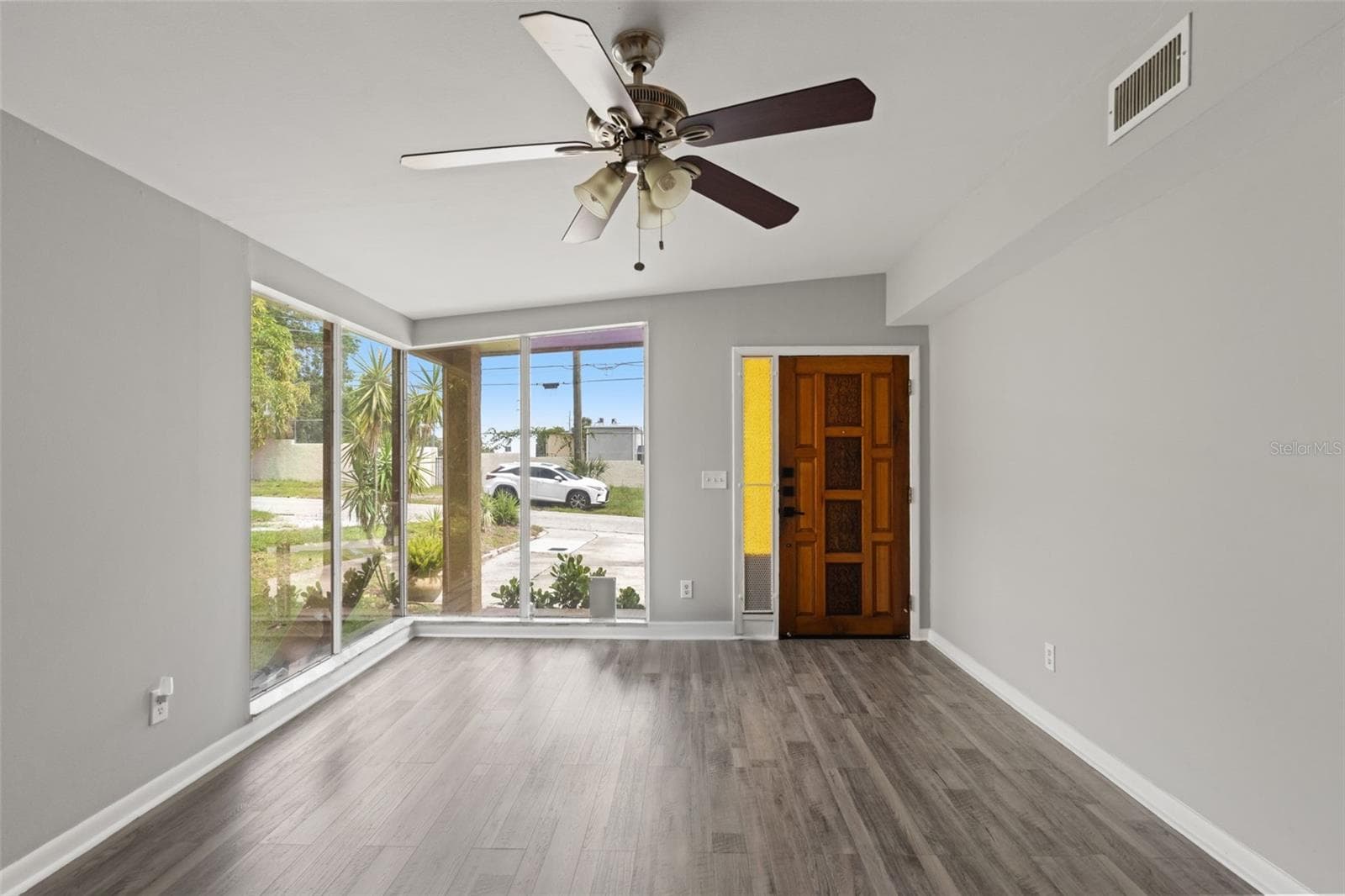 2116 W Abdella St photo 3