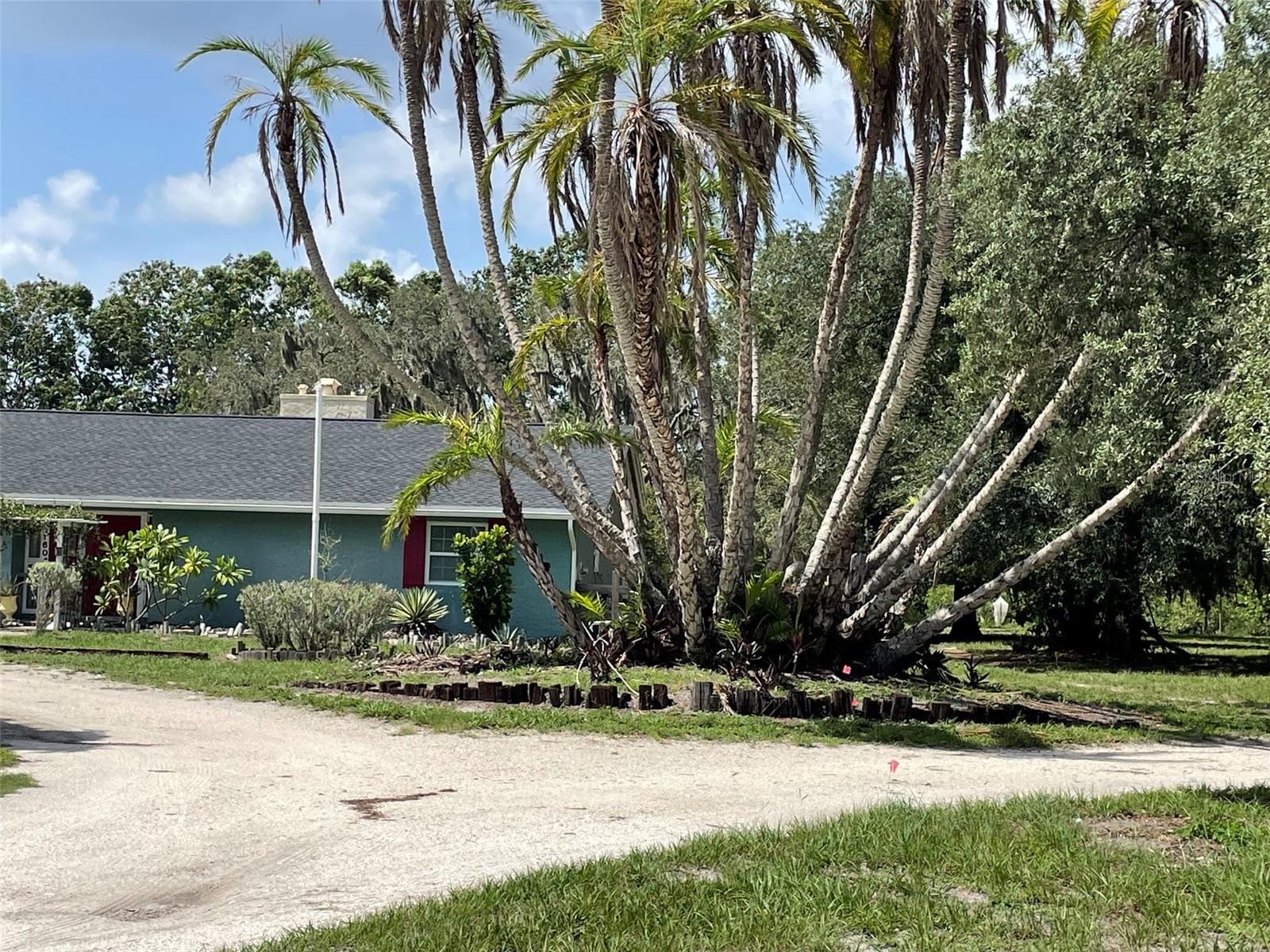 1601 Stephens Rd photo 2