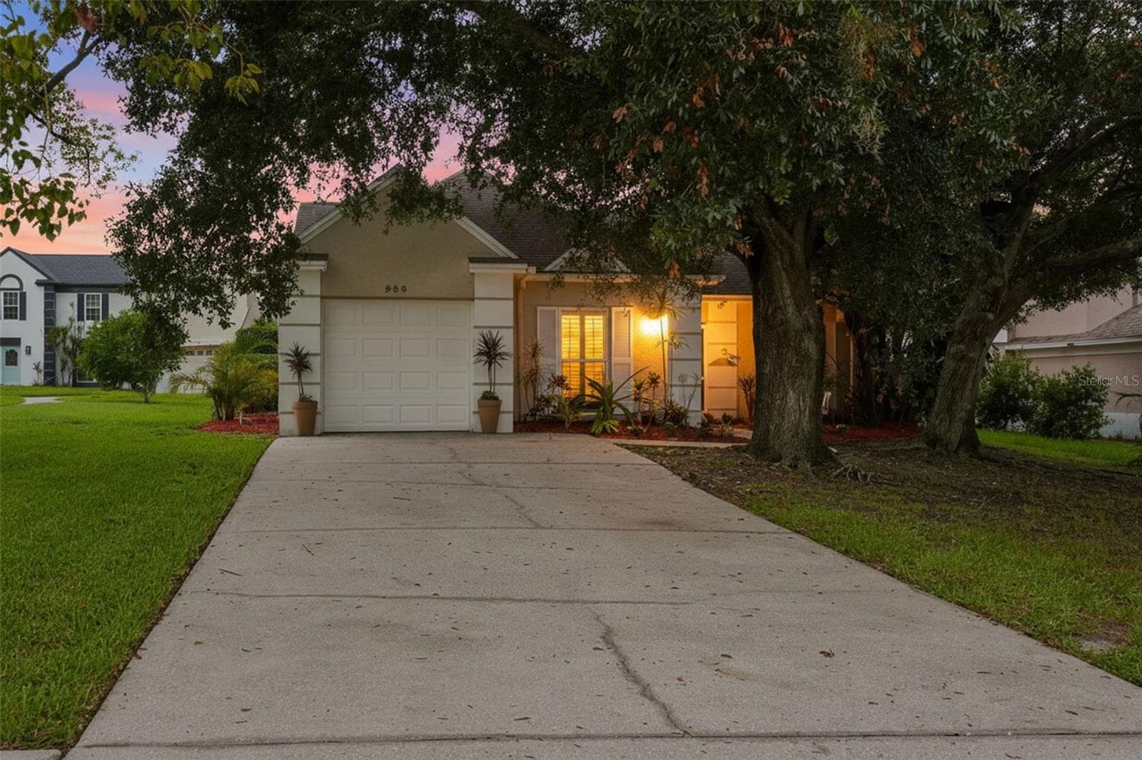 934 Berkley CT N photo 2