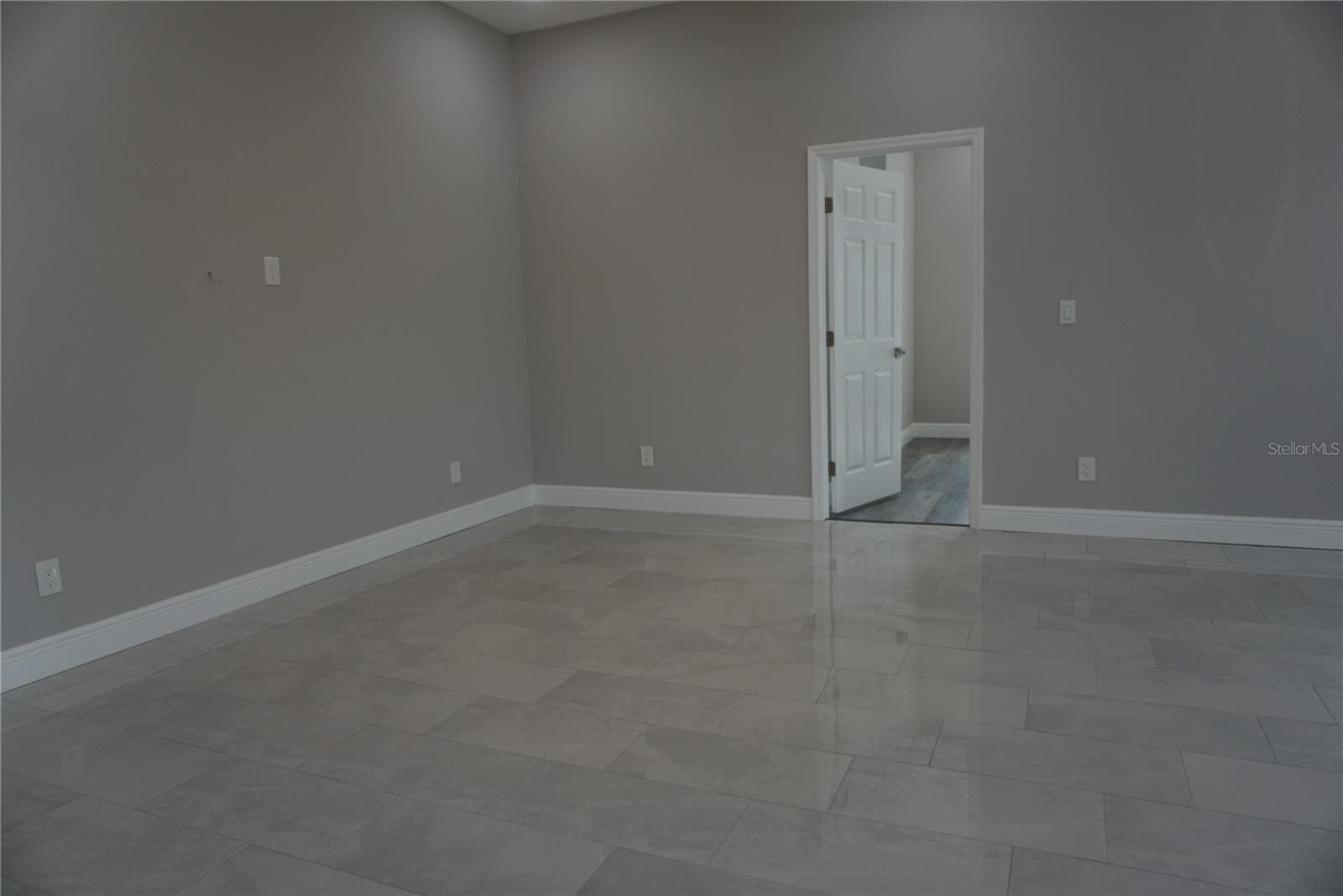 12572 Tree St photo 3