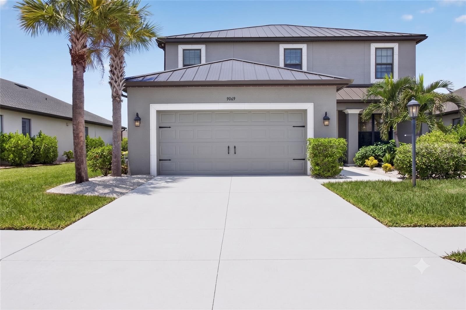 9069 Luna Ln photo 2
