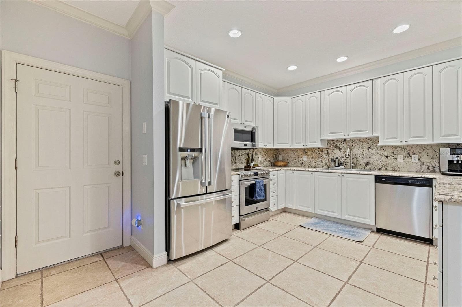 123 Valencia Cir photo 5
