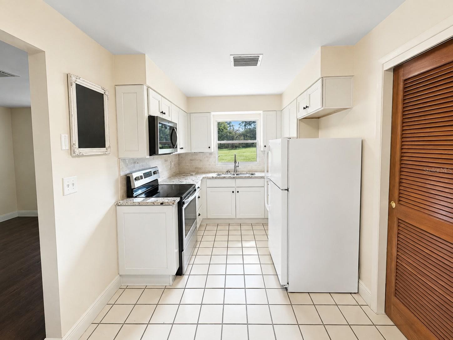 37701 Camphor Dr photo 4