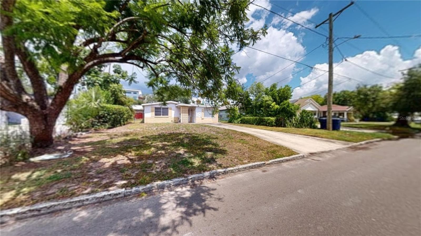 1721 W North B St photo 3