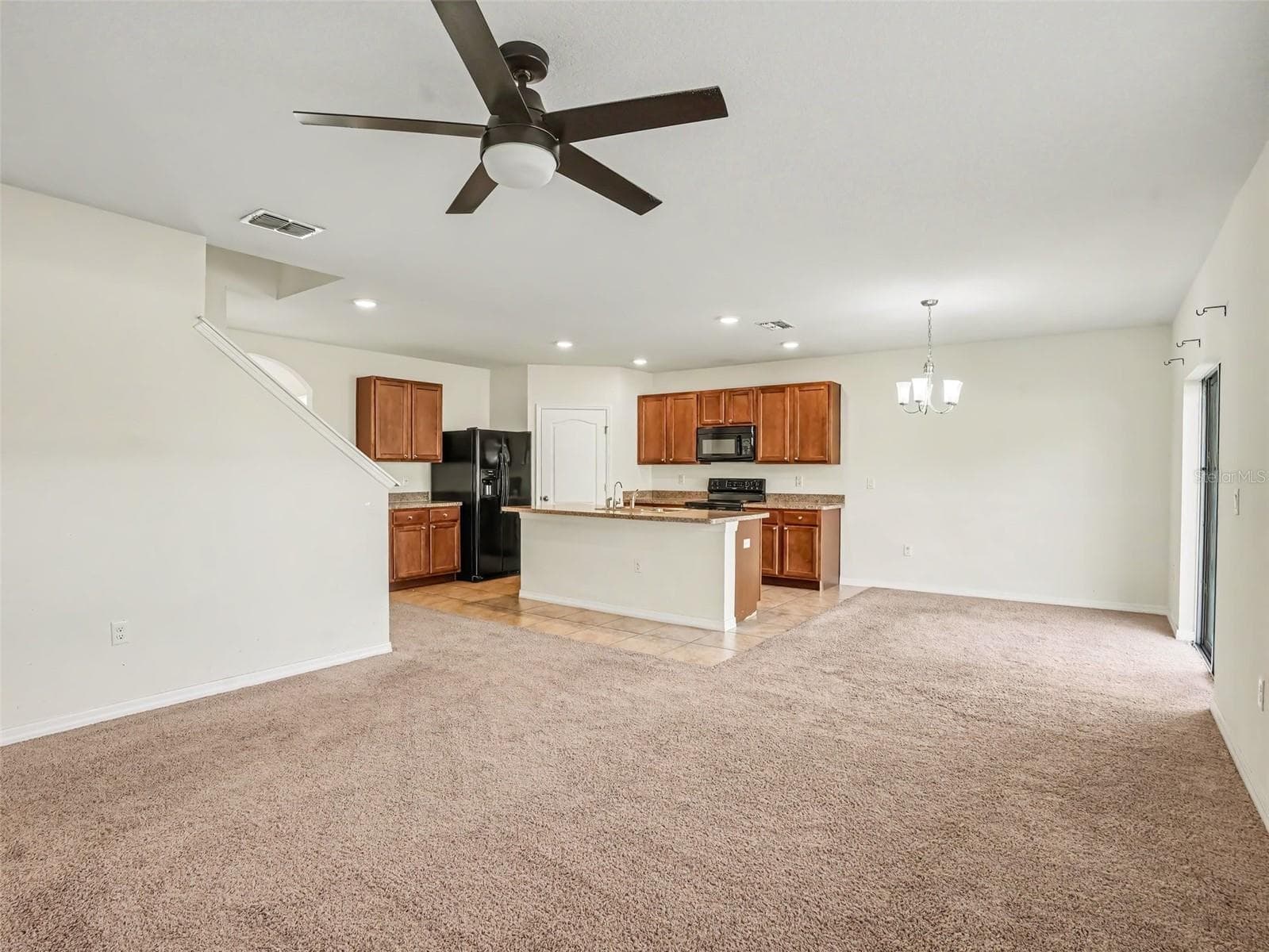 281 St Georges Cir photo 3