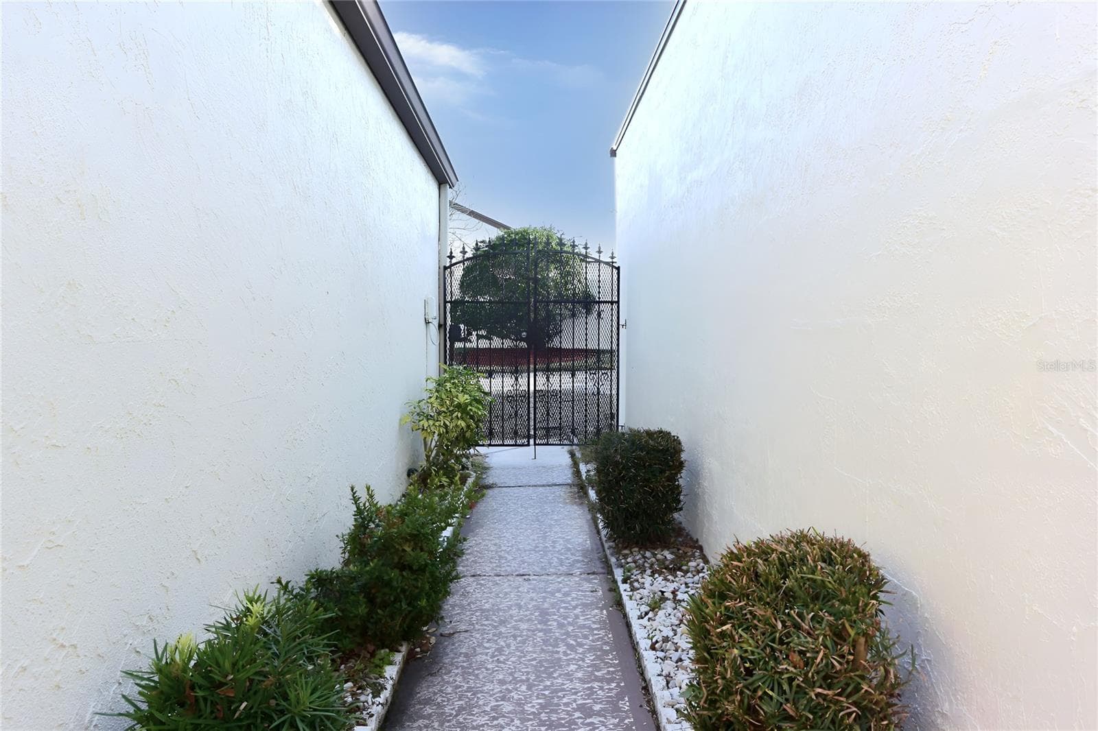 5645 Hamilton Harbor Dr photo 4