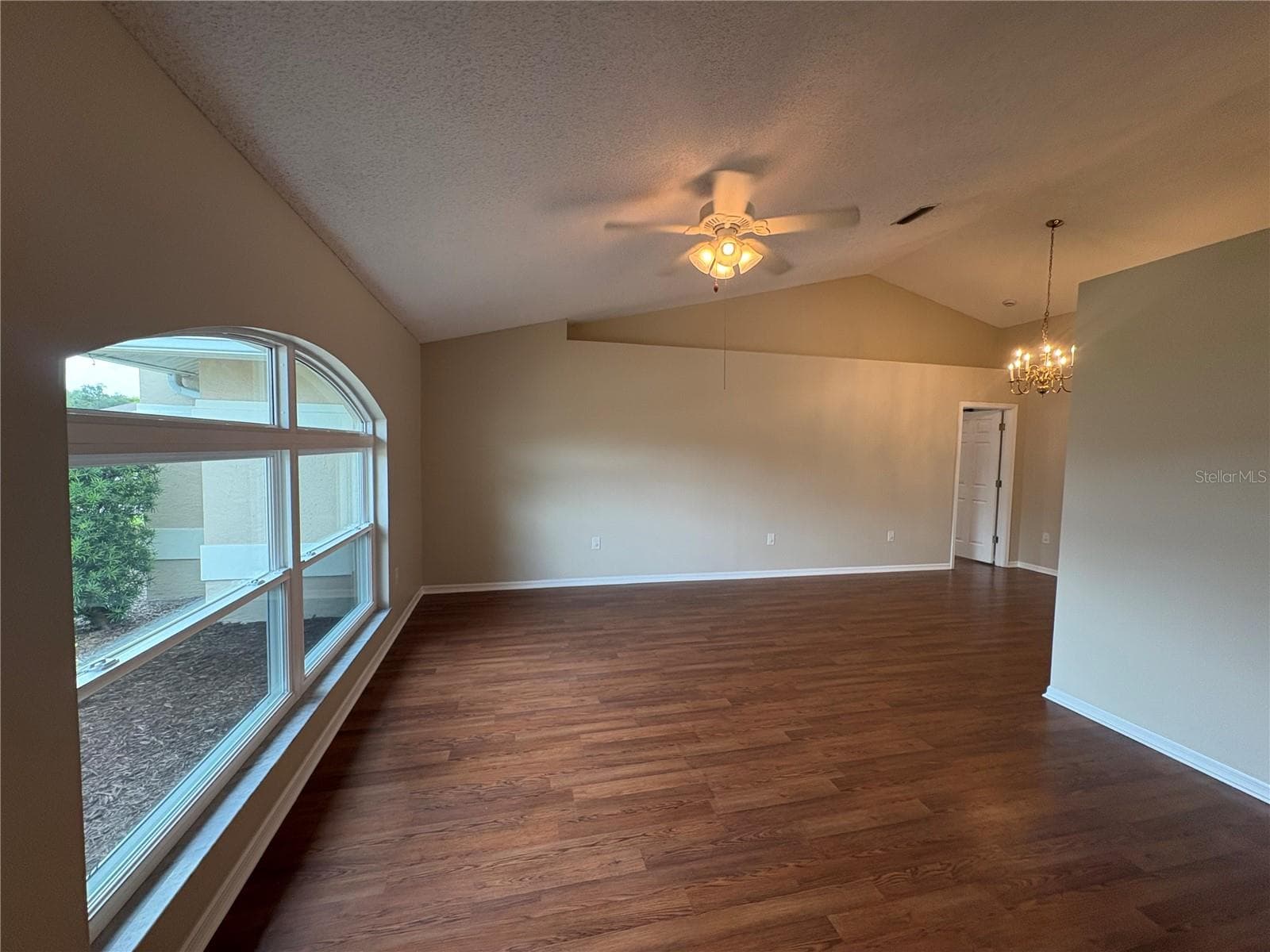 5370 Southerly Way photo 4