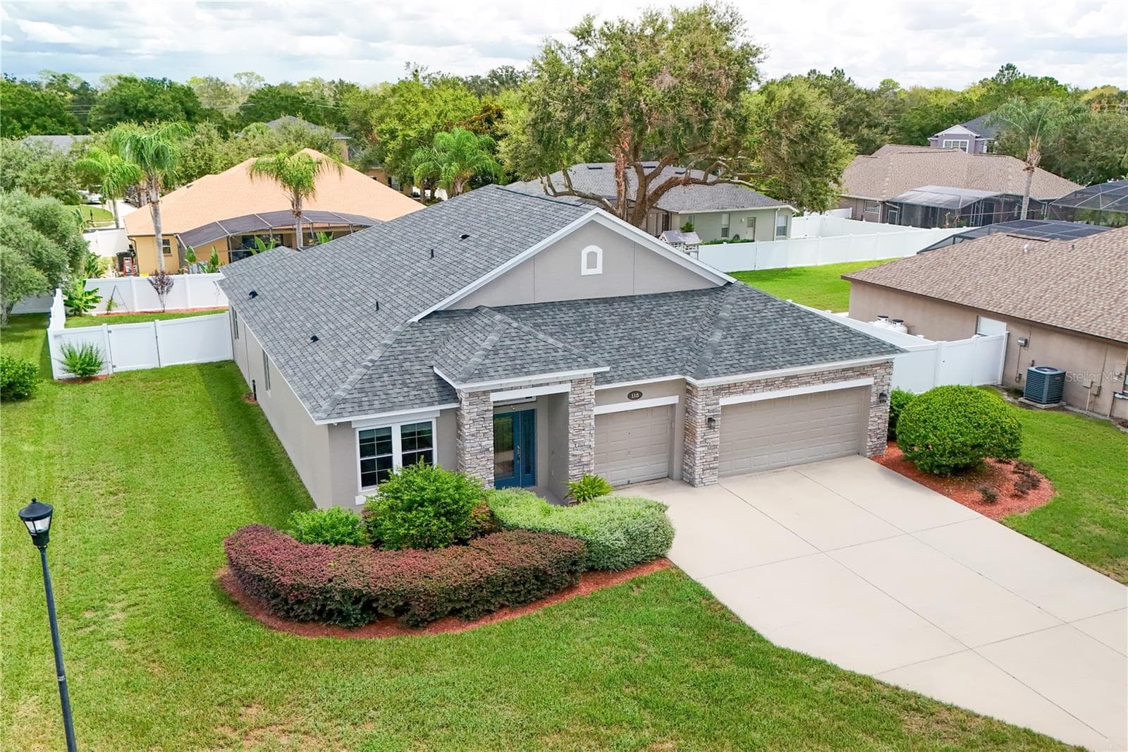 115 Sapphire CT photo 3