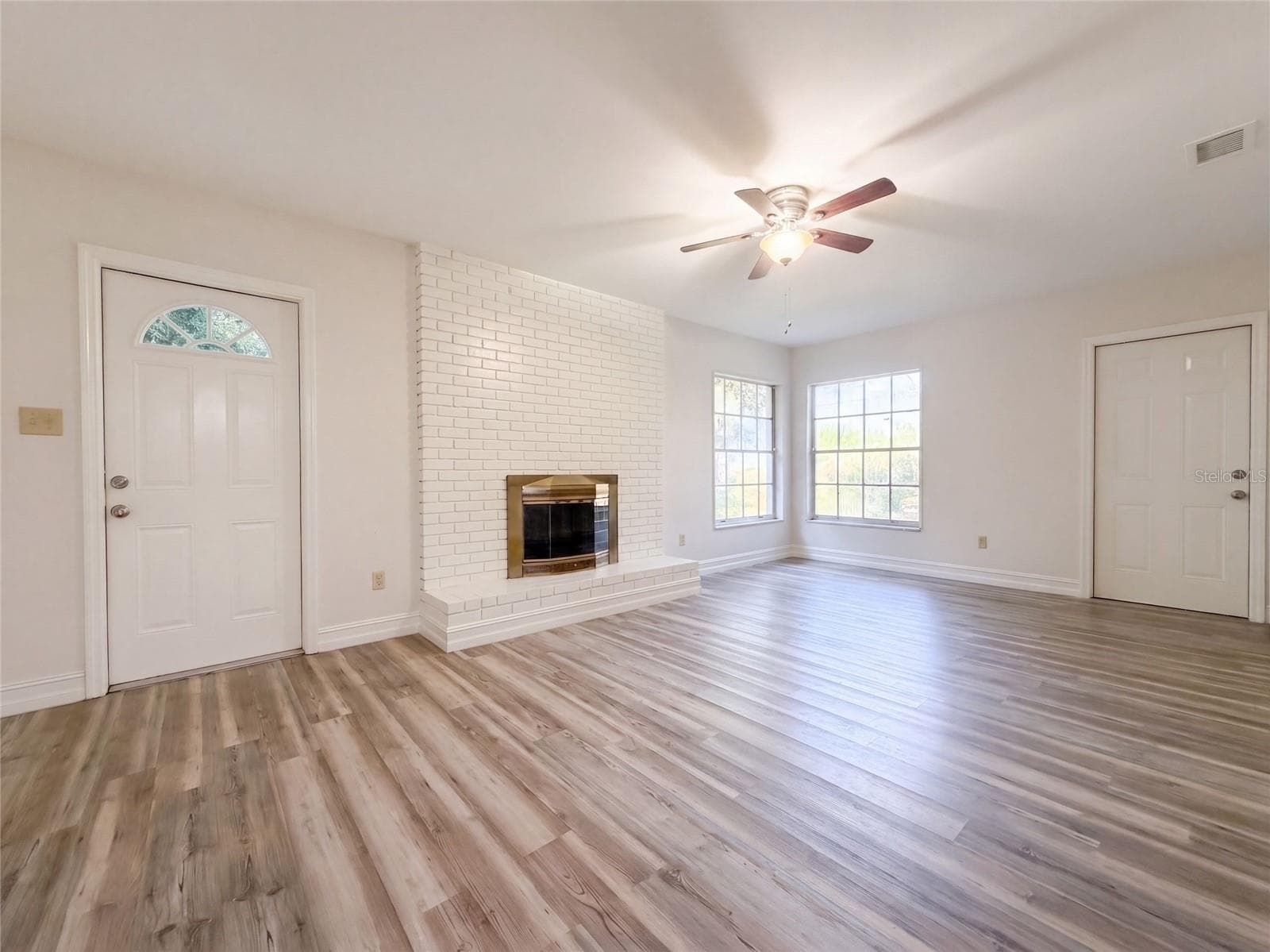 601 Carolyn Dr photo 3