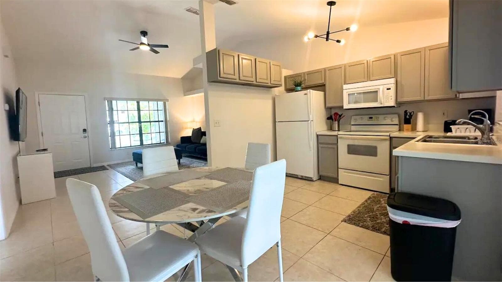 13248 Helm St photo 5