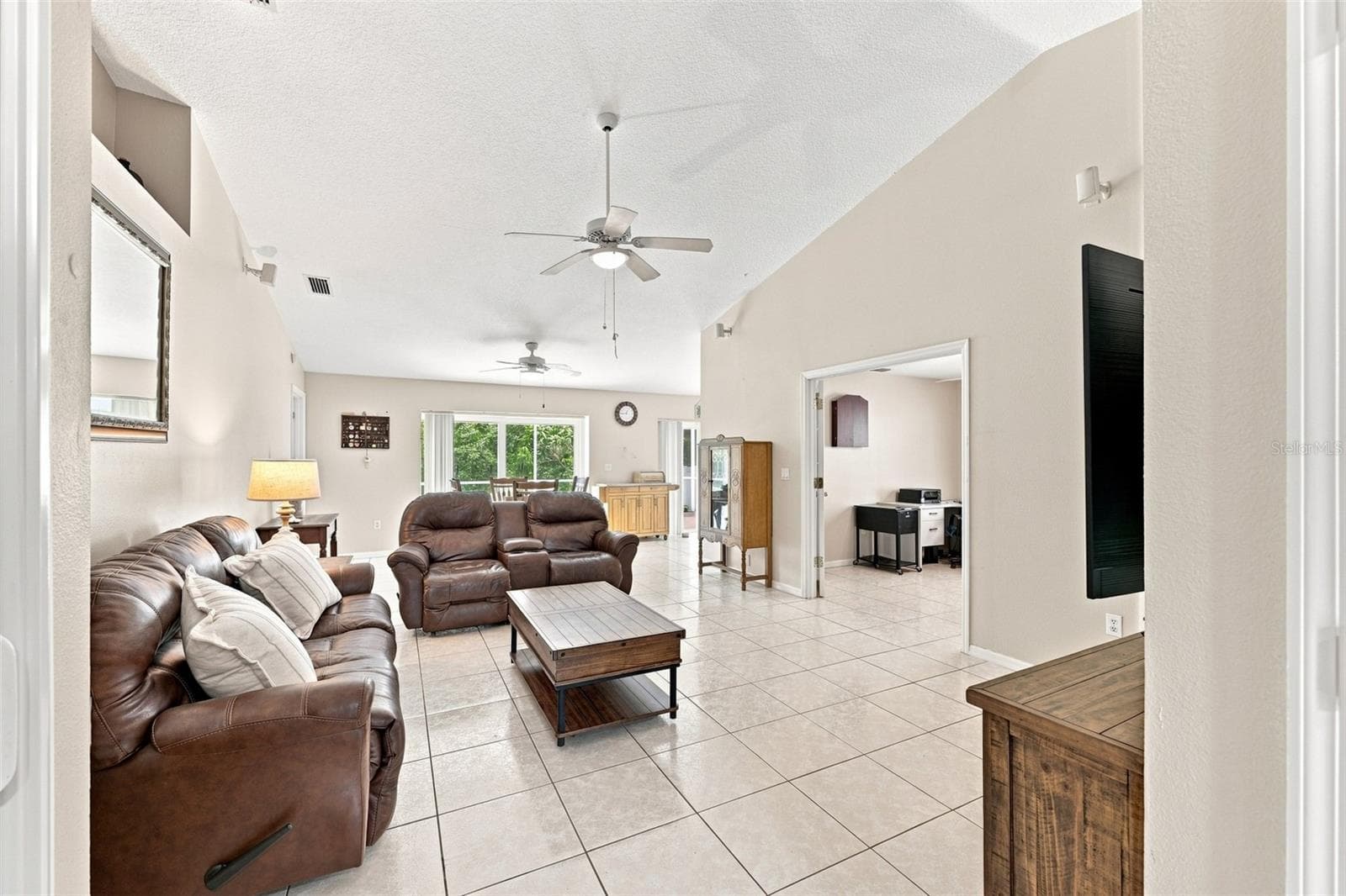216 Lookout Dr photo 4