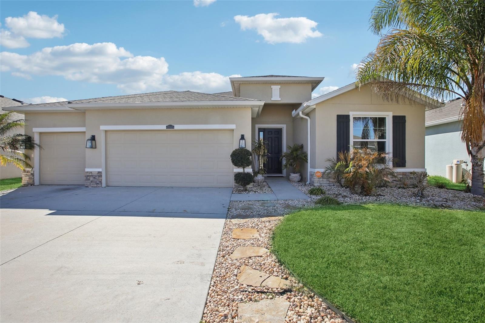 10747 Laxer Cay Loop
