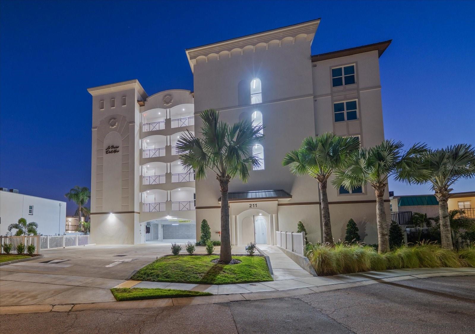 211 Dolphin Pt #201