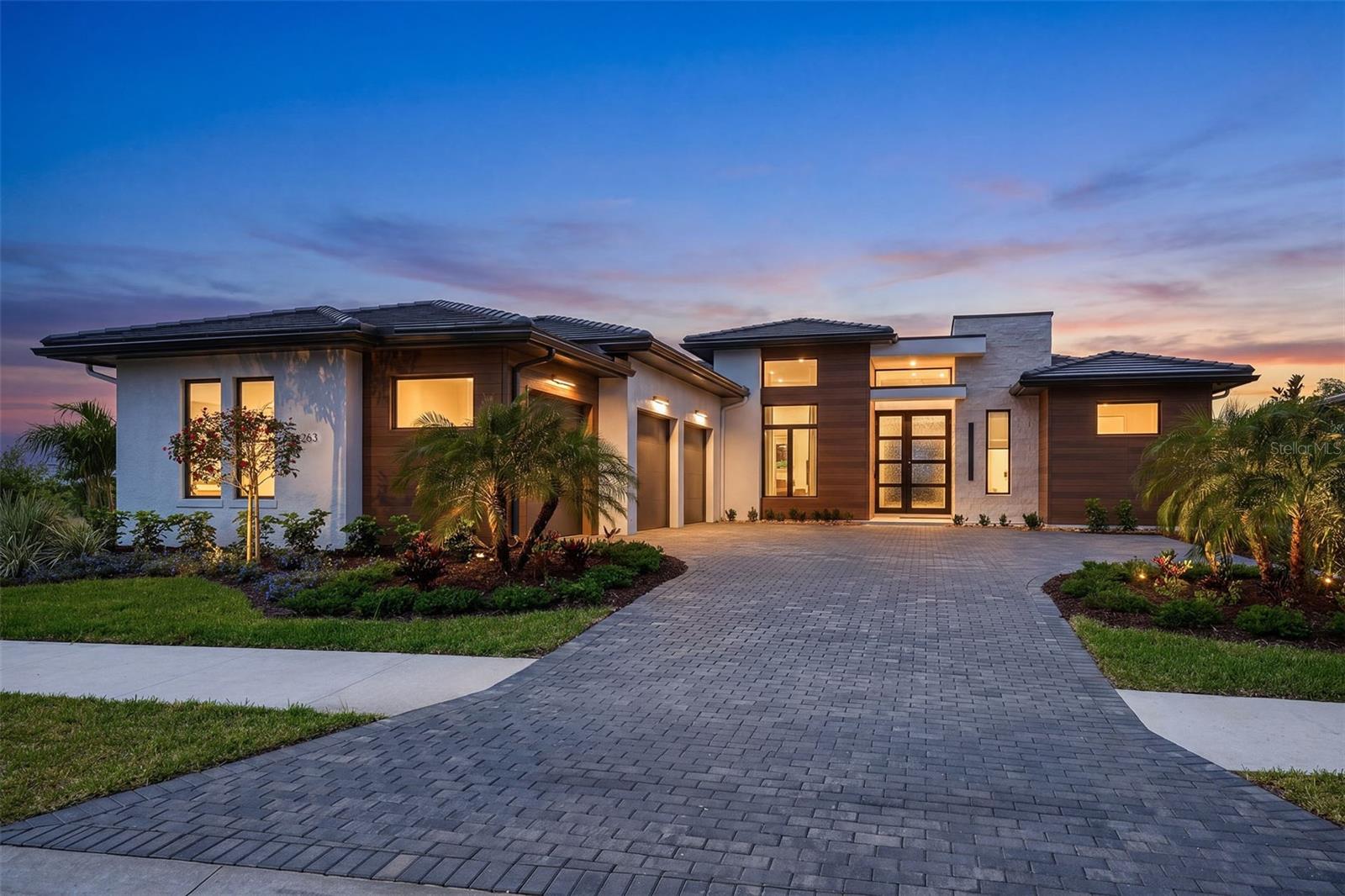 263 Crystal Waters Dr photo 1