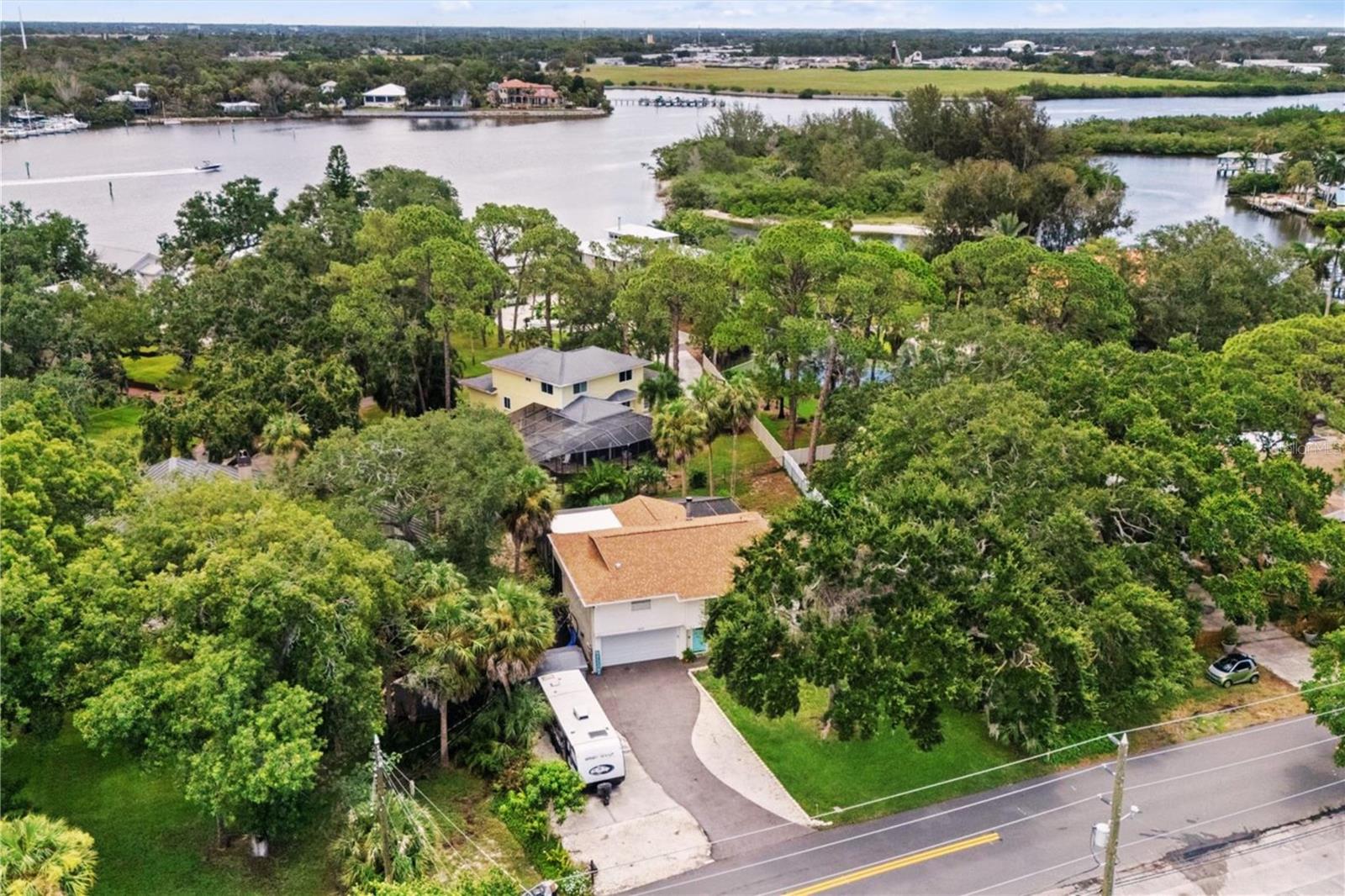 1410 Riverside Dr