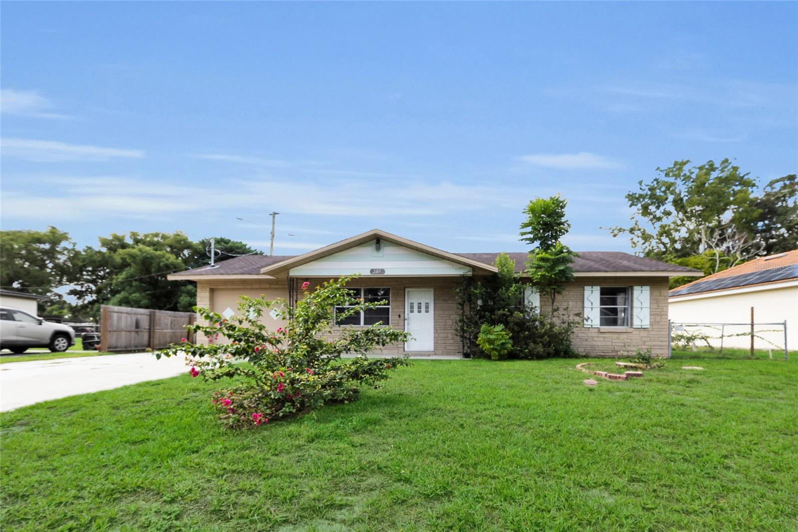 207 Elaine Dr photo 1